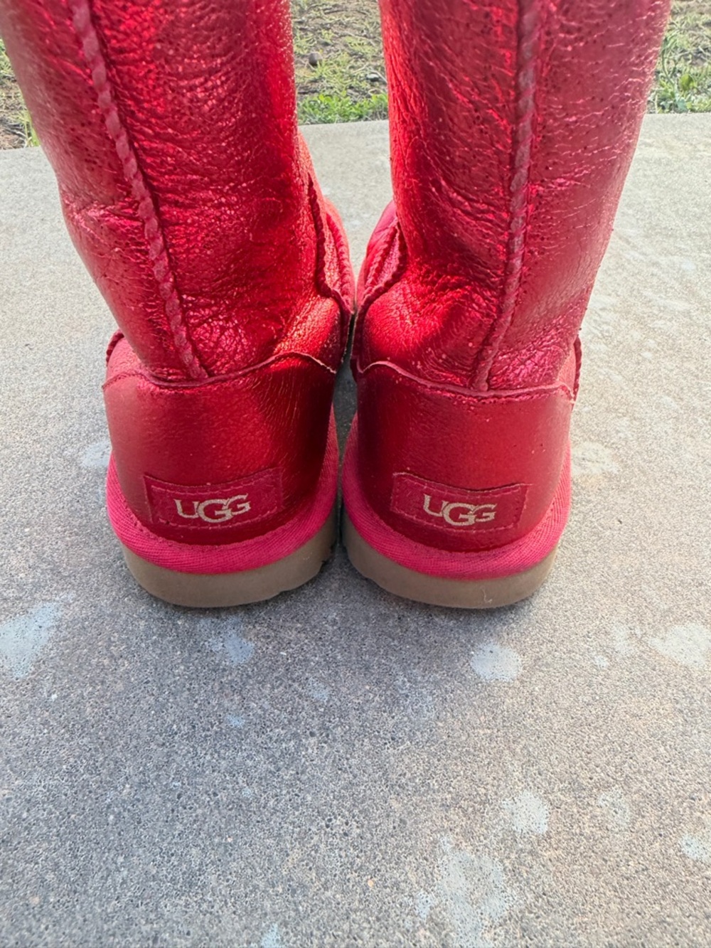 NEW UGG Girls Classic II Cozy Sheepskin Lined Pull-On Metallic Red Boots Sz 4 - Picture 4 of 11